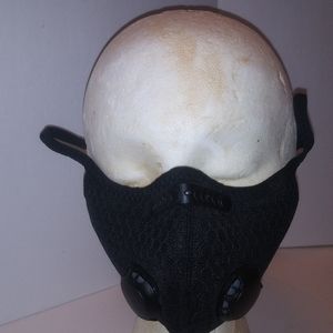 Reusable facemask with replaceable filter